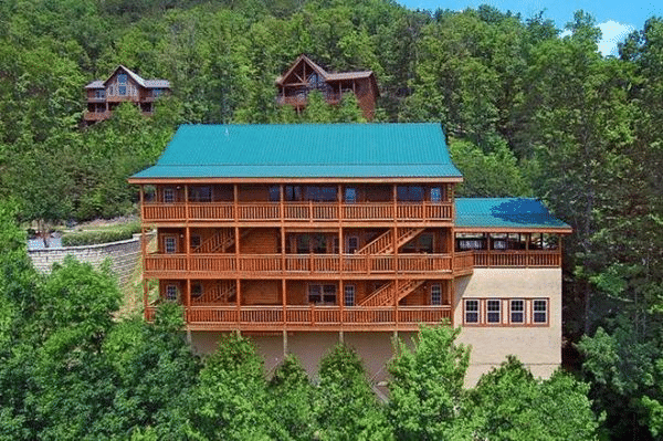 BIG BEAR LODGE - 12 bedroom Cabin in Pigeon Forge