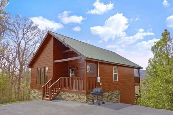 EAGLES NEST HIDEAWAY - LUXURY CABIN, MAJESTIC VIEW, HOT TUB, SECLUDED,  FIRE-PIT - Bryson City