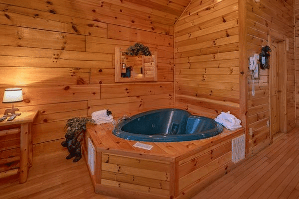 Saw N Logs A Romantic Getaway Cabin With A Jacuzzi