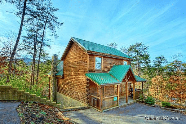 Swimming Pool Cabins in Downtown Pigeon Forge Tennessee