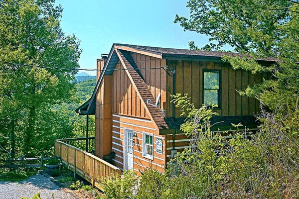 Rustic Smoky Mountain Cabin Above The Clouds