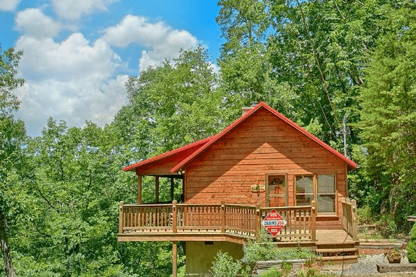 honeymoon-cabin-pigeon-forge-with-hot-tub-sugar-plum